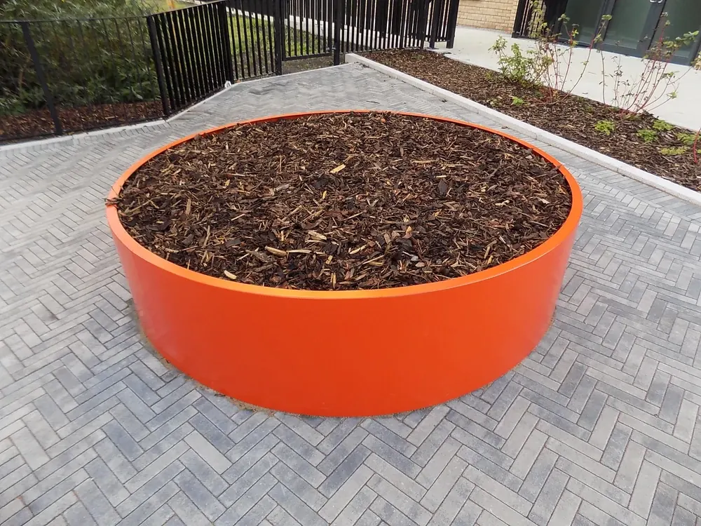 Round planters